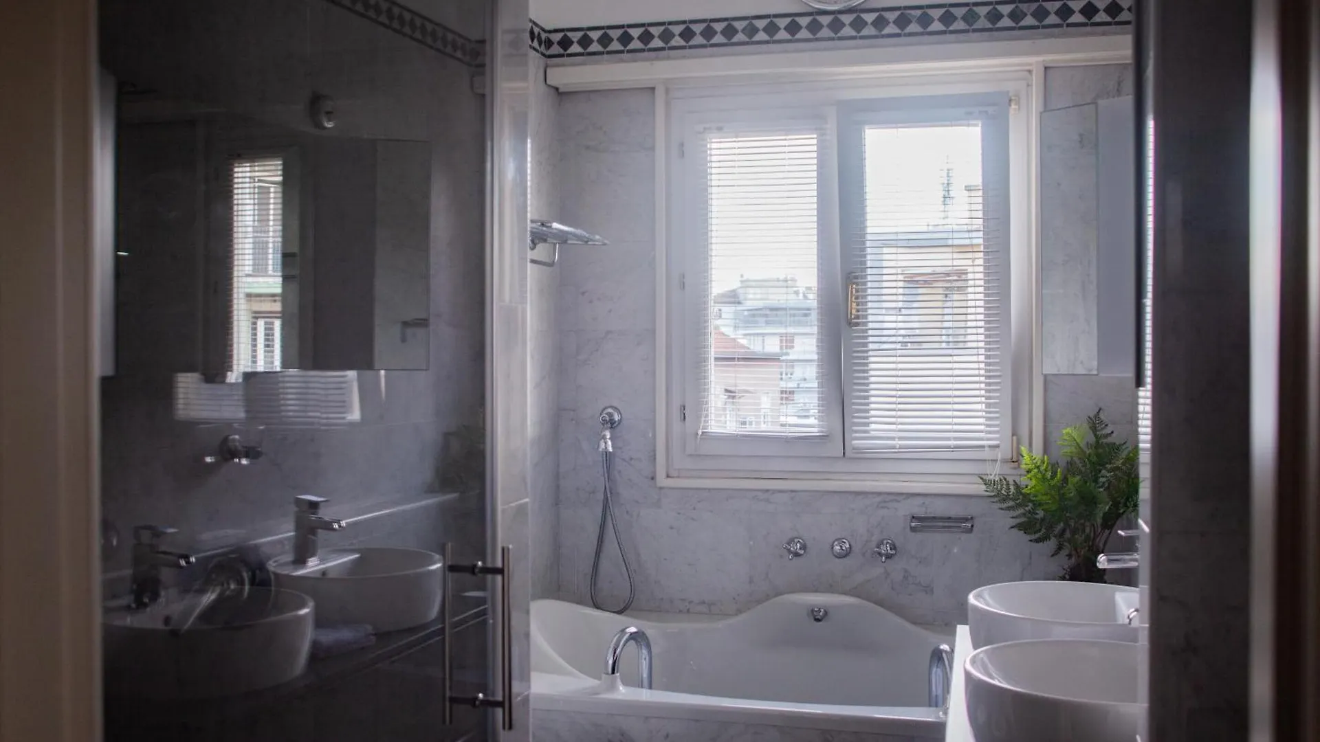 アパート Iconic Luxury Penthouse In The Heart Of Milanアパートメント