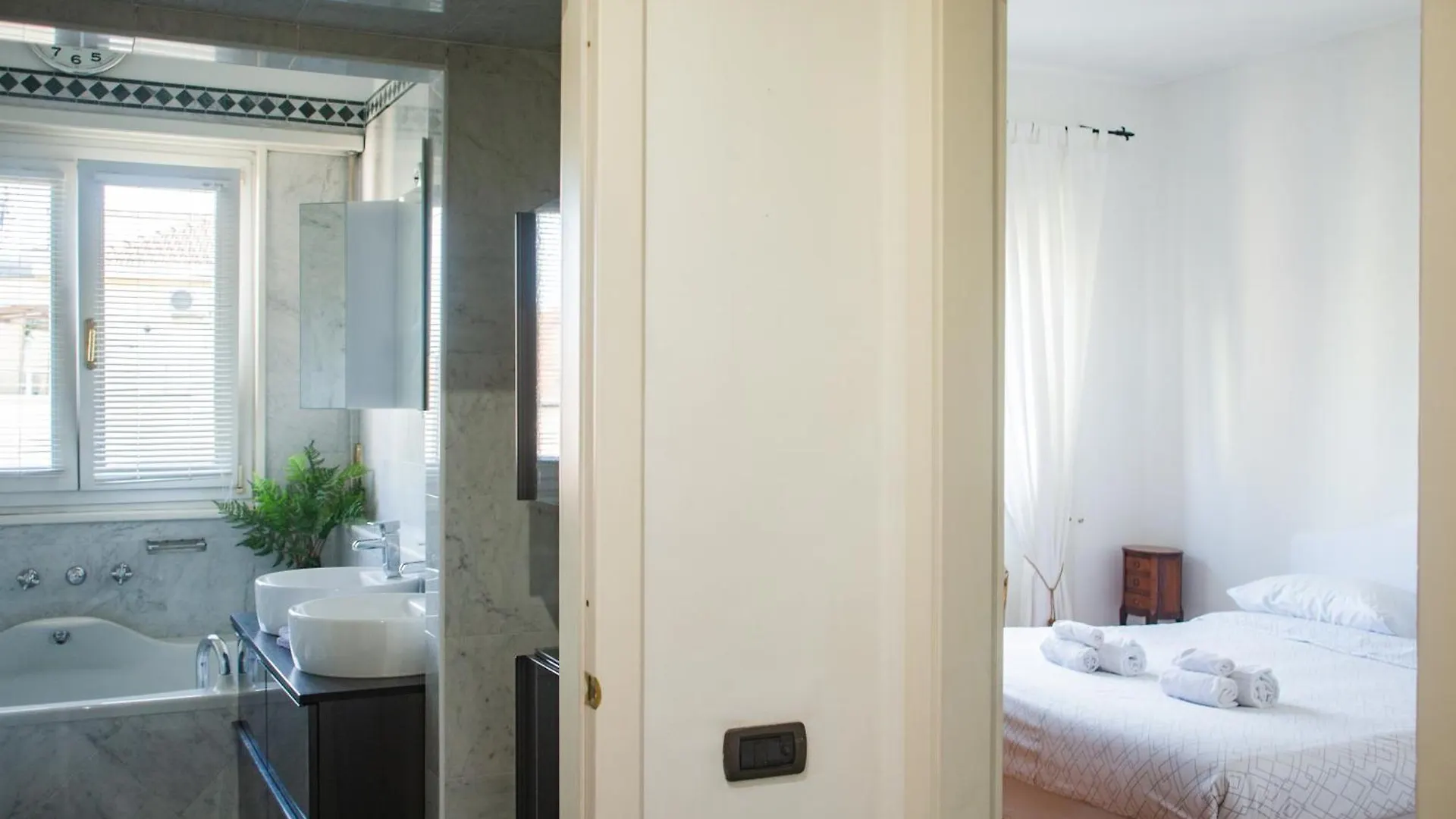 Iconic Luxury Penthouse In The Heart Of Milanアパートメント ミラノ